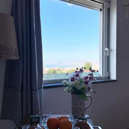 Couette-café Bellevue Herculaneum 4*